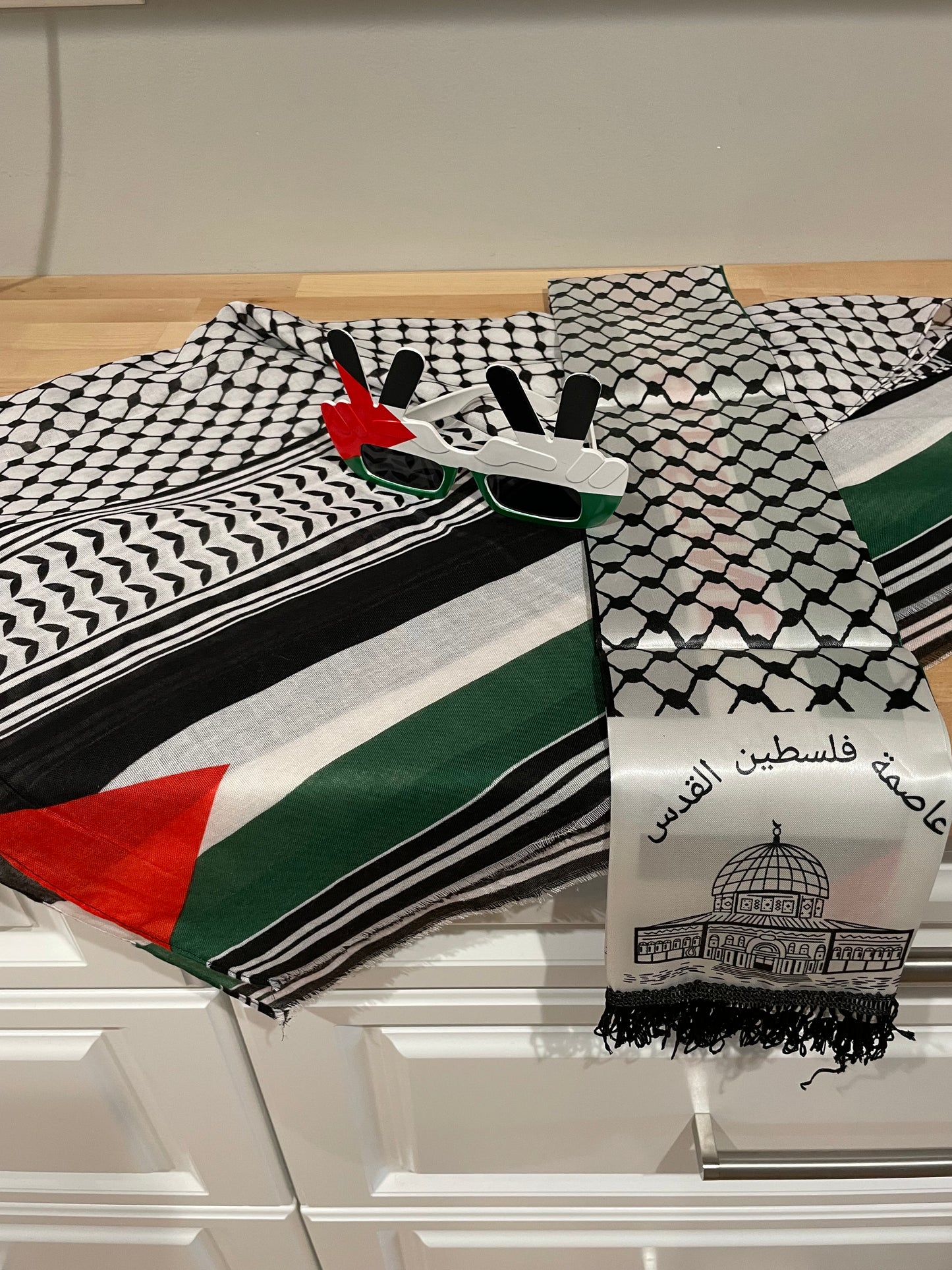 Bundle : Palestine Palestinian keffiyeh Hijab,Palestinian scarf banner and Peace sunglasses !