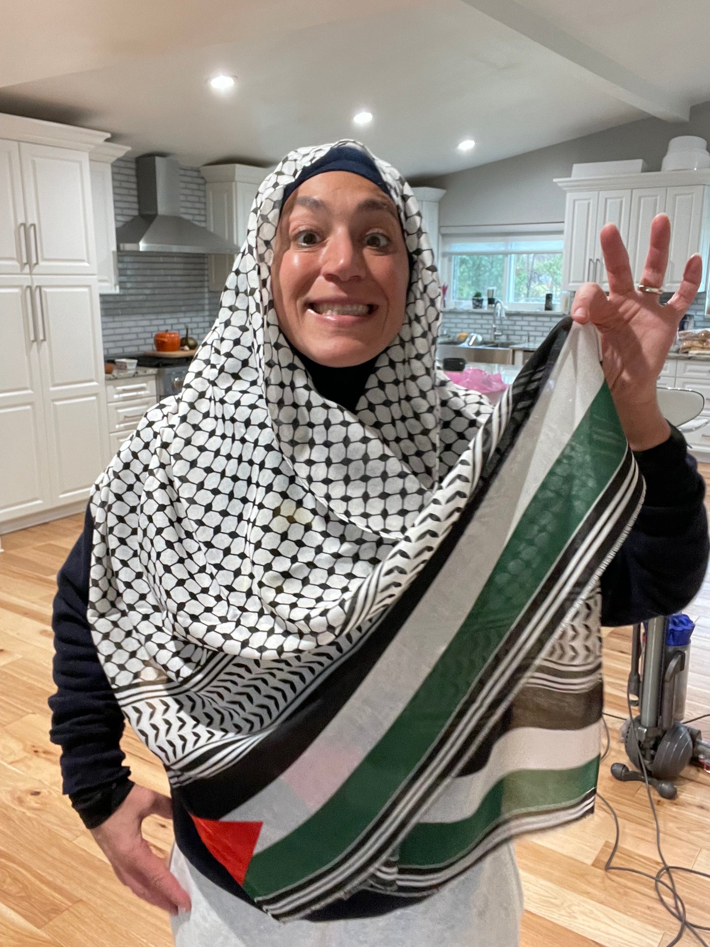 Bundle : Palestine Palestinian keffiyeh Hijab,Palestinian scarf banner and Peace sunglasses !