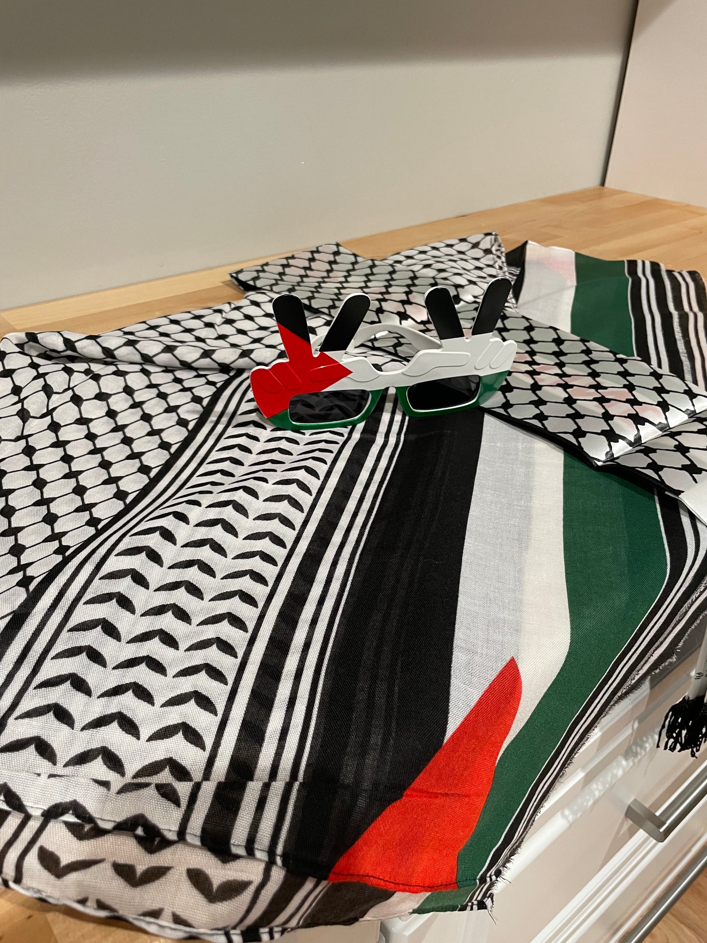 Bundle : Palestine Palestinian keffiyeh Hijab,Palestinian scarf banner and  Peace sunglasses !