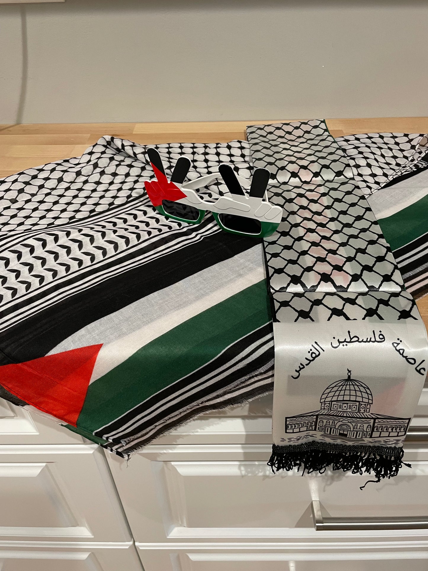 Bundle : Palestine Palestinian keffiyeh Hijab,Palestinian scarf banner and  Peace sunglasses !